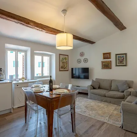 Piazza Dei Rossi Due View * Firenze